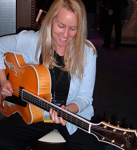 MIT's and Benedetto Player Beth Marlis with our Manhattan at NAMM 2005. (Courtesy Benedetto Guitars)