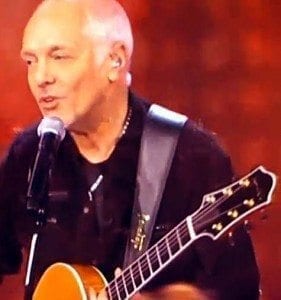Peter Frampton with his Bravo Deluxe on the OPRAH Show 11-4-10. (Courtesy Peter Frampton)