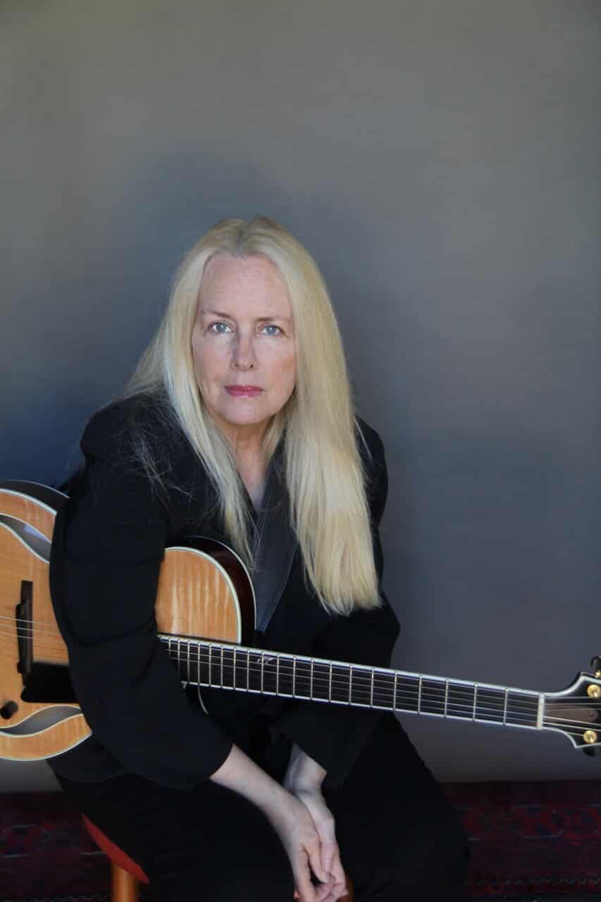 Beth Marlis holding her Benedetto guitar