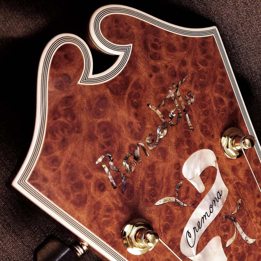 Close up Cremona headstock