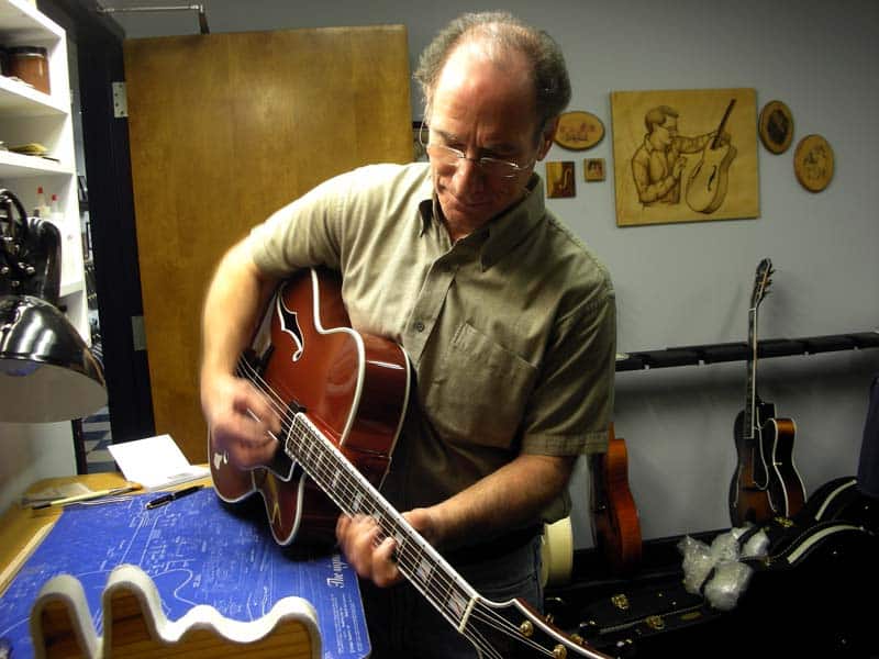 Bob inspects the Cinnamon Pearl FRATELLO S1560 March 2009. (Courtesy Benedetto Guitars)