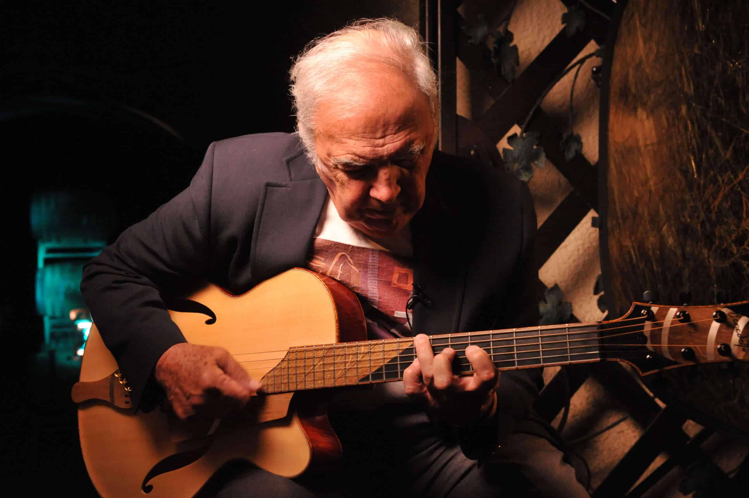 Bucky Pizzarelli playing Benedetto Guitar