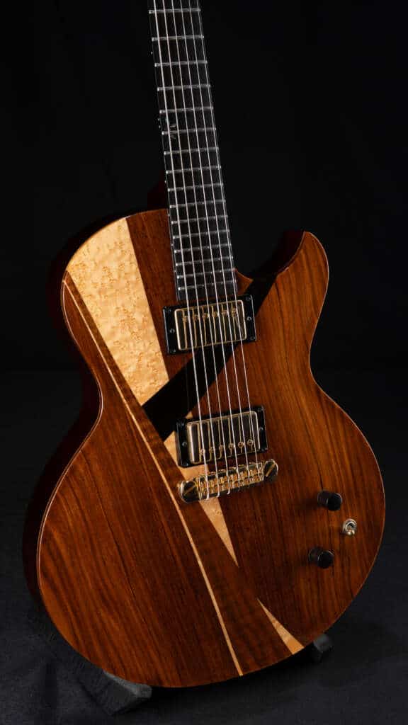 Close up guitar, Front